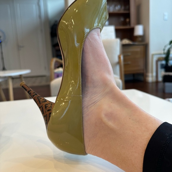 Authentic Fendi Logo  Peep Toe Pumps Size 38 Patent Leather Olive Green - Picture 11 of 11